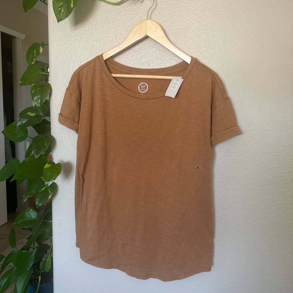 NWT Maurices Tan Short Sleeve Tee